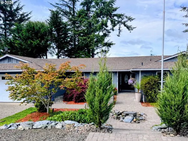 1689 Applewood Dr, CoosBay, OR 97420