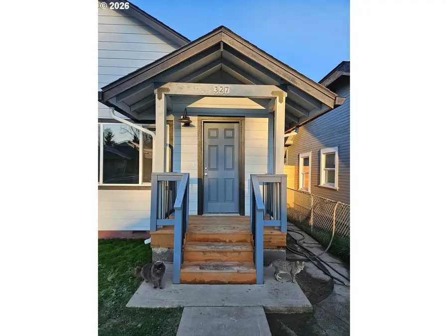 325/327 17th Ave, Longview, WA 98632 - #2