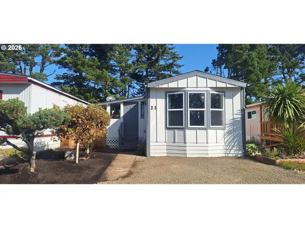 1699 27th St #21, Florence, OR 97439
