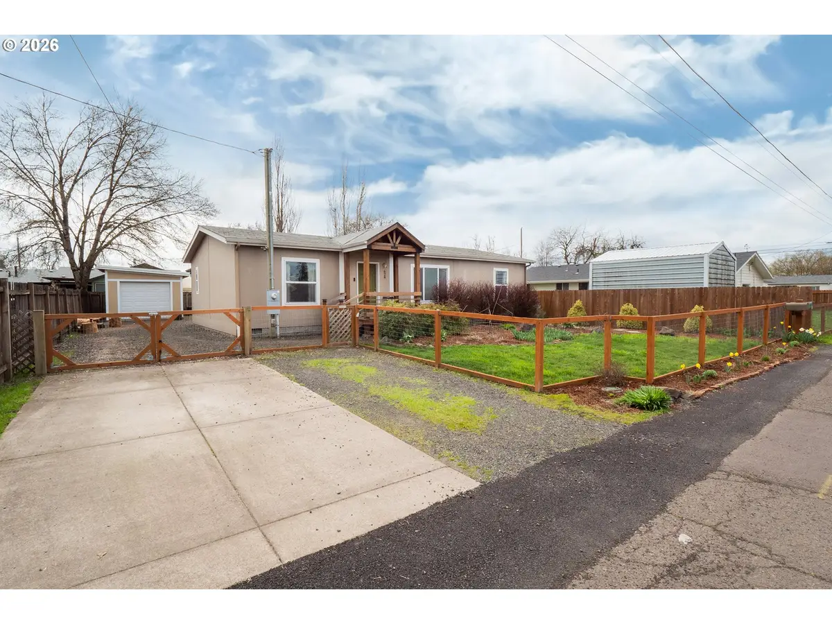 628 Stanley Ln, Harrisburg, OR 97446 - #1