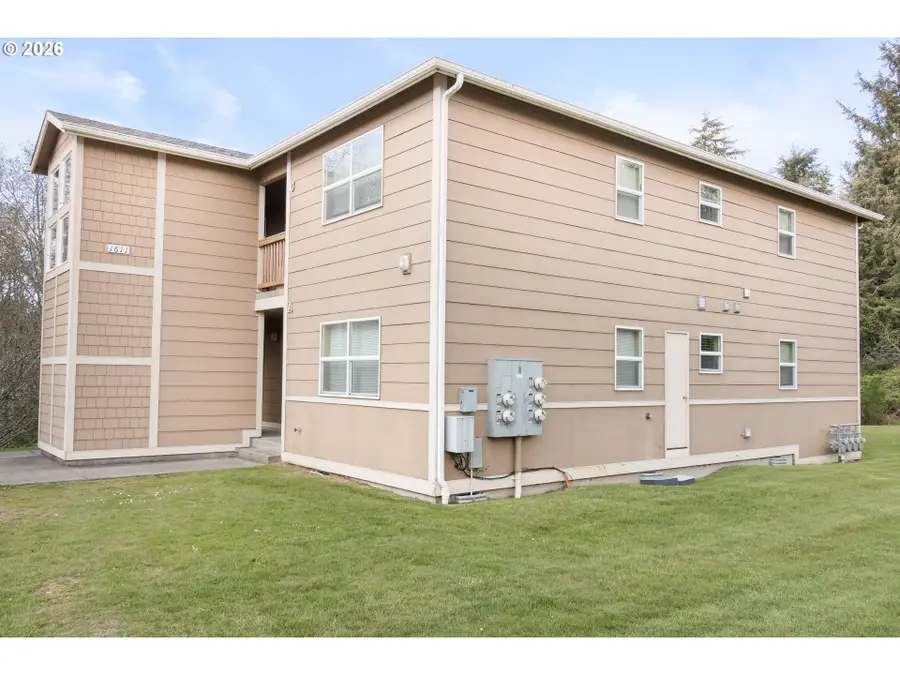 1611 SE Willow Dr, Warrenton, OR 97146 - #3