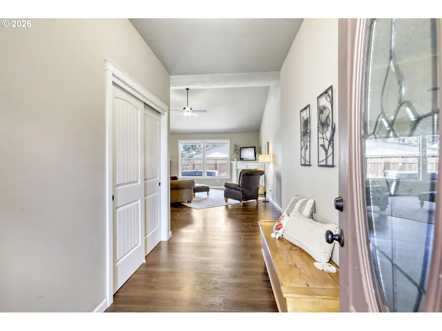 2141 Thomas Way, Hubbard, OR 97032 - #2