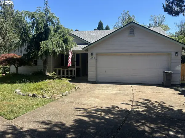 1302 SW Darci Dr, McMinnville, OR 97128