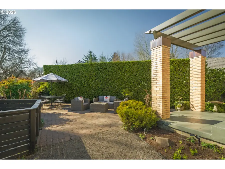 3453 NE Irving St, Portland, OR 97232 - #3