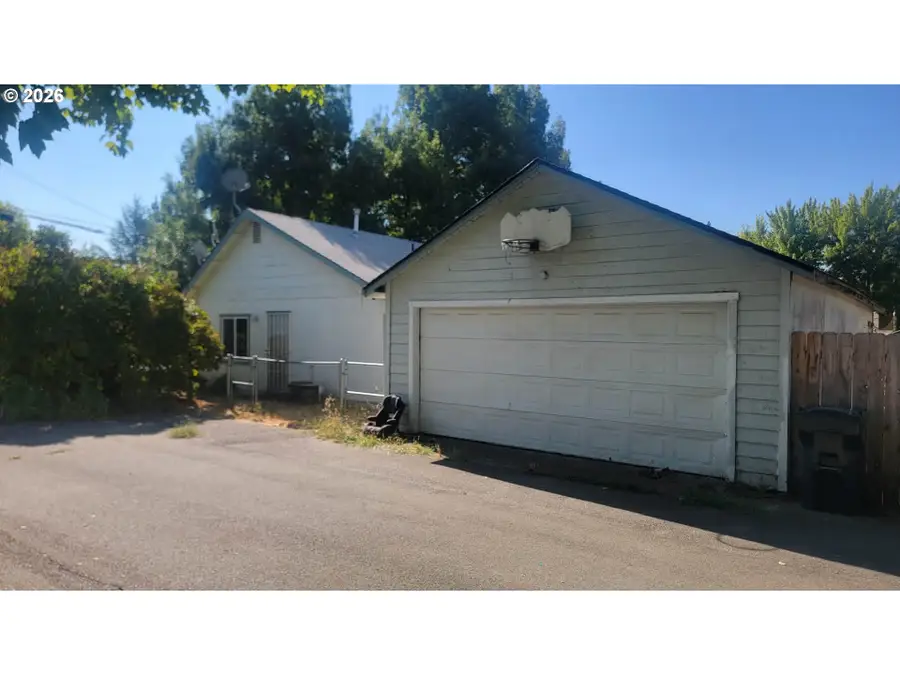 218 SW Westholm Ave, Grants Pass, OR 97526 - #2