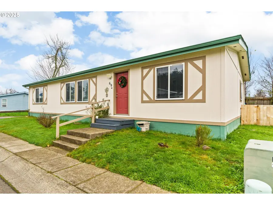 700 N Mill St #69, Creswell, OR 97426 - Image #2