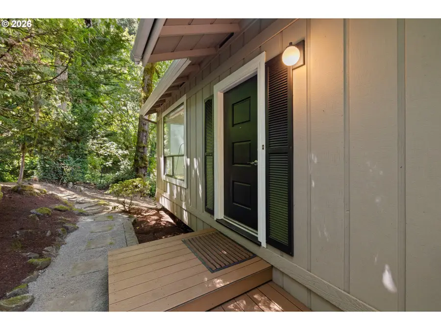 1180 Oxford Dr, Lake Oswego, OR 97034 - #3