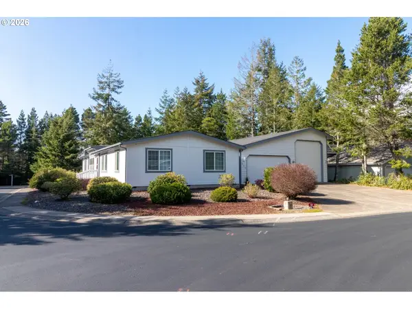 613 Glenbrook Cir, Florence, OR 97439