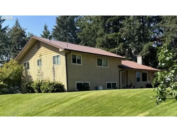 48404 Norquist Ln, Oakridge, OR 97463