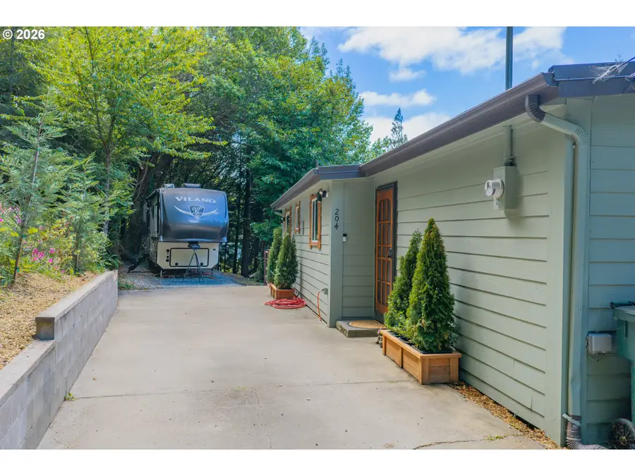 204 S Irving St, Coquille, OR 97423 - #3