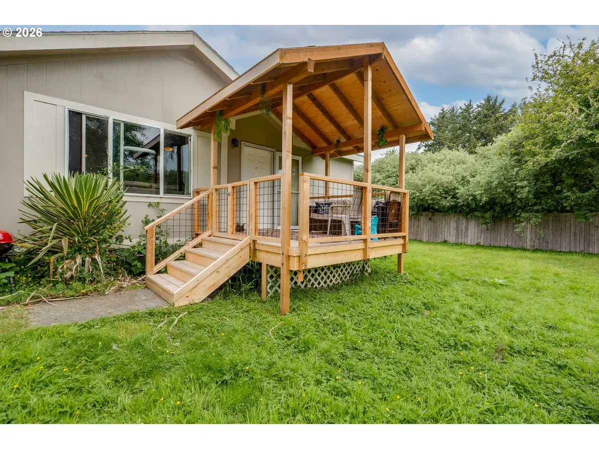 291 NW 1st St, Warrenton, OR 97146 - #1