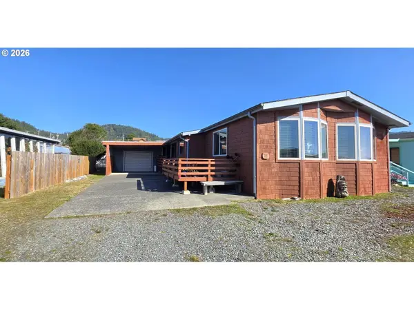 94120 Strahan St #11, GoldBeach, OR 97444