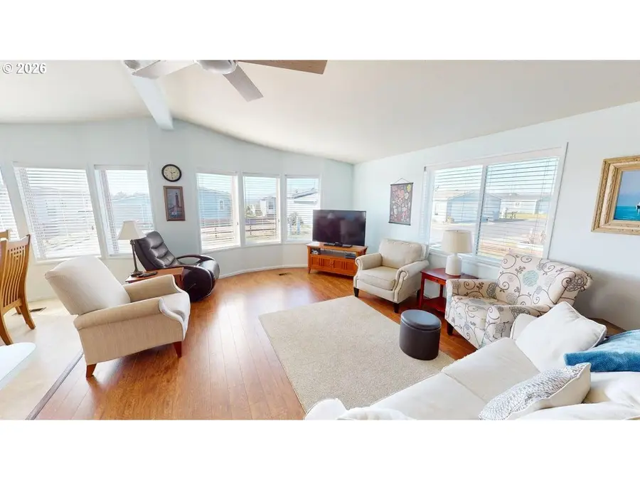 94120 Strahan St #11, Gold Beach, OR 97444 - #2