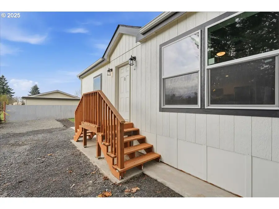 20815 Walnut St, Aurora, OR 97002 - Image #2