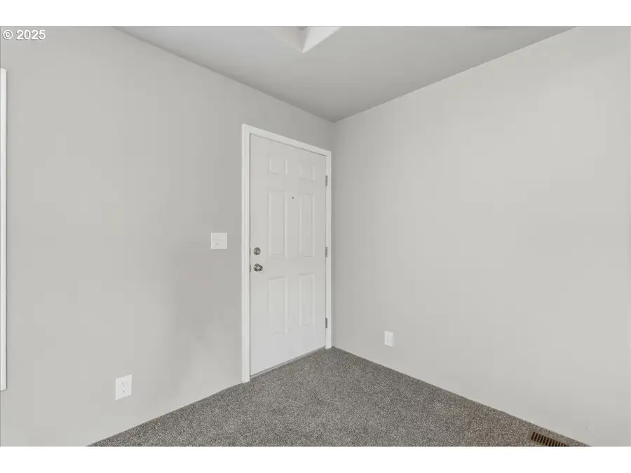 20815 Walnut St, Aurora, OR 97002 - Image #3