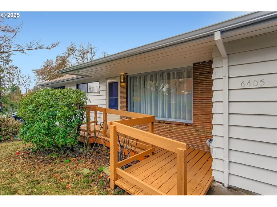 6405 SW Radcliffe St, Portland, OR 97219 - Image #2