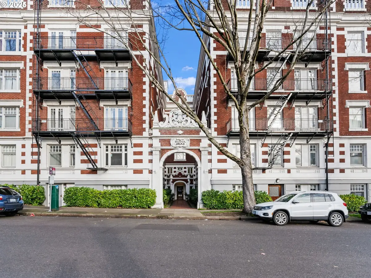 1811 NW Couch St #406, Portland, OR 97209 - Image #1