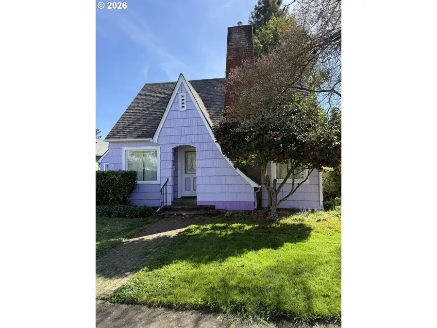 493 Park St, Lebanon, OR 97355 - #2
