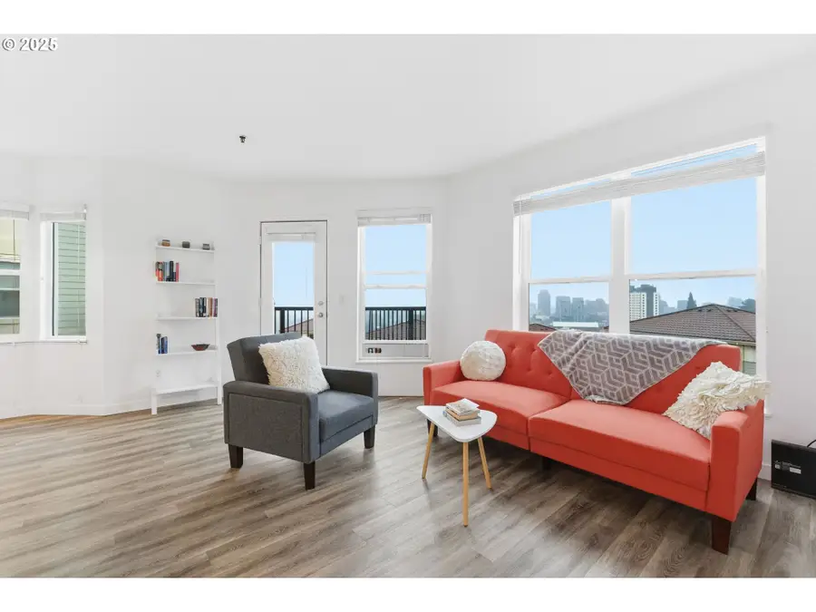 303 NW Uptown Ter #2B, Portland, OR 97210 - Image #3