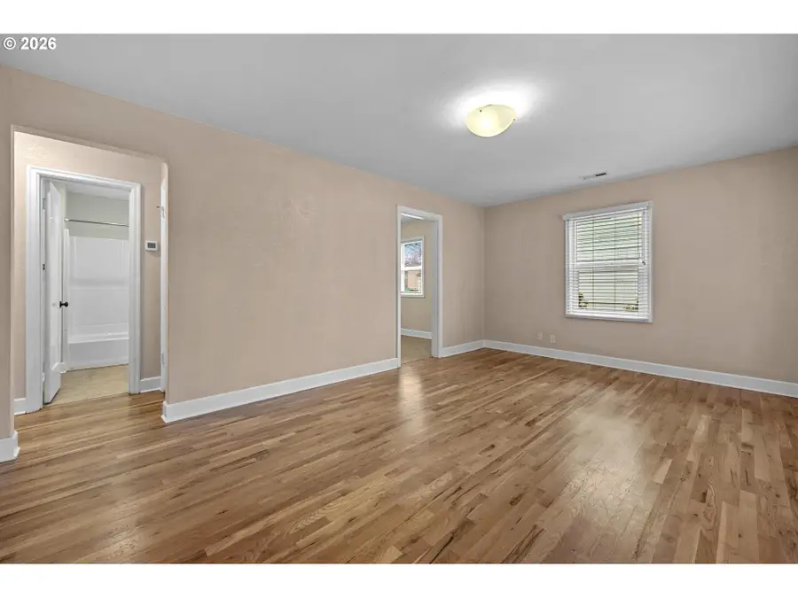 8837 SE Alder St, Portland, OR 97216 - Image #3