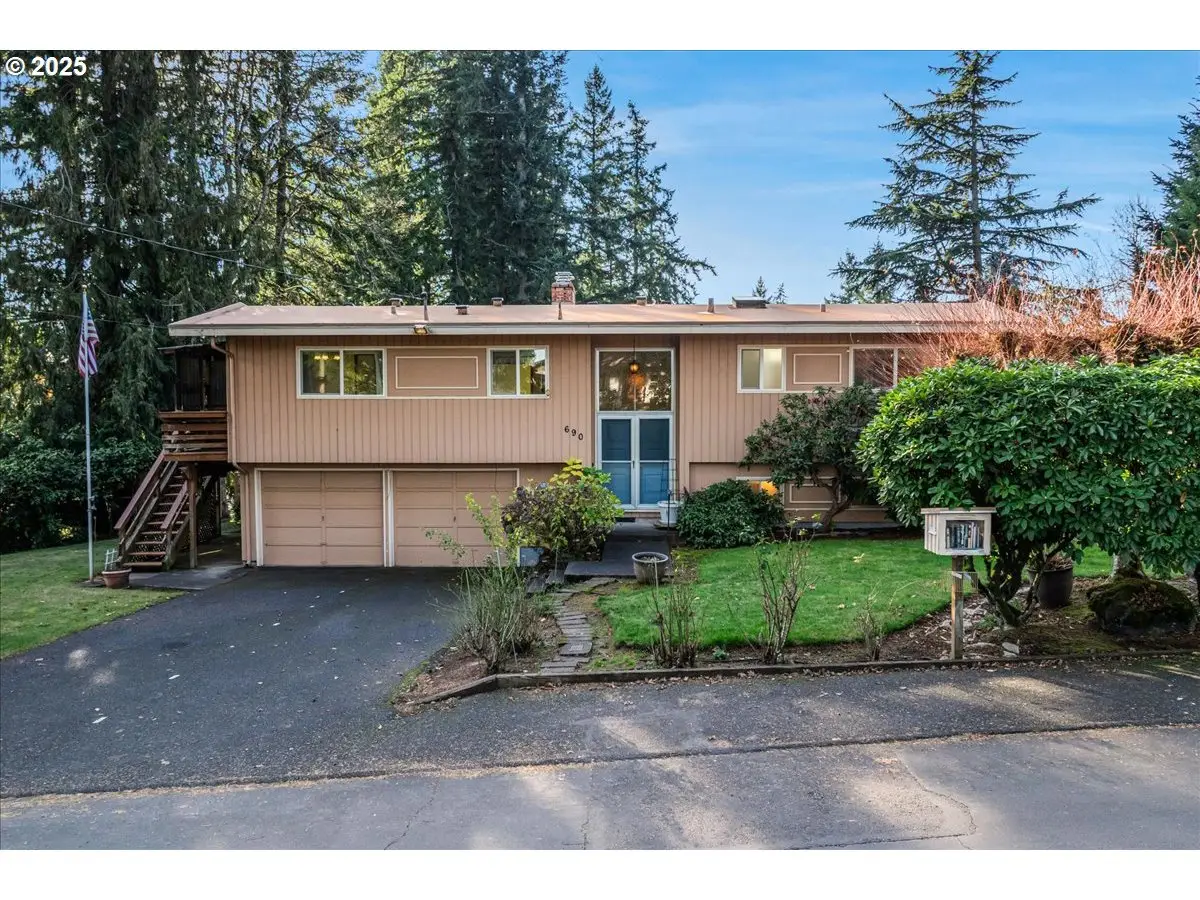 690 Marylhurst Dr, Northwest Clackamas, OR 97068 - Image #1
