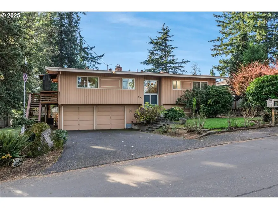 690 Marylhurst Dr, Northwest Clackamas, OR 97068 - Image #2