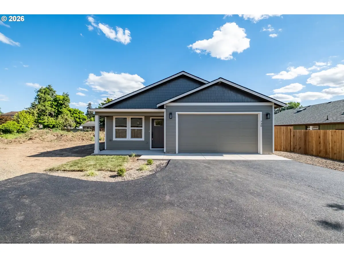 730 E Elmore St, Lebanon, OR 97355 - #1