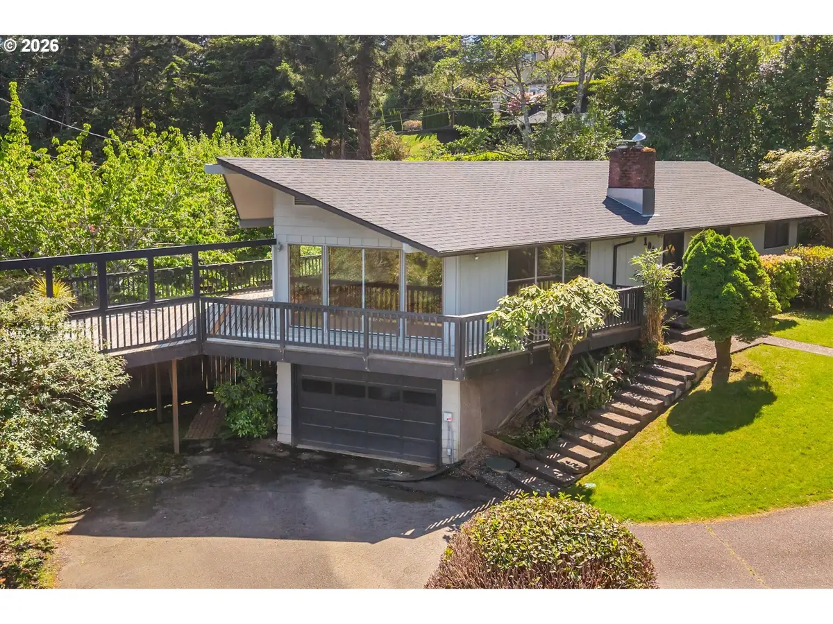 1045 Nutwood Ave, Coos Bay, OR 97420 - #1