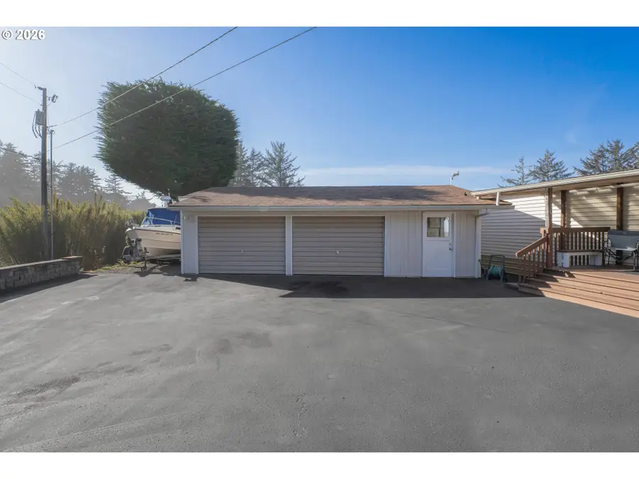 170 Glen Dee Ln, Winchester Bay, OR 97467 - #3