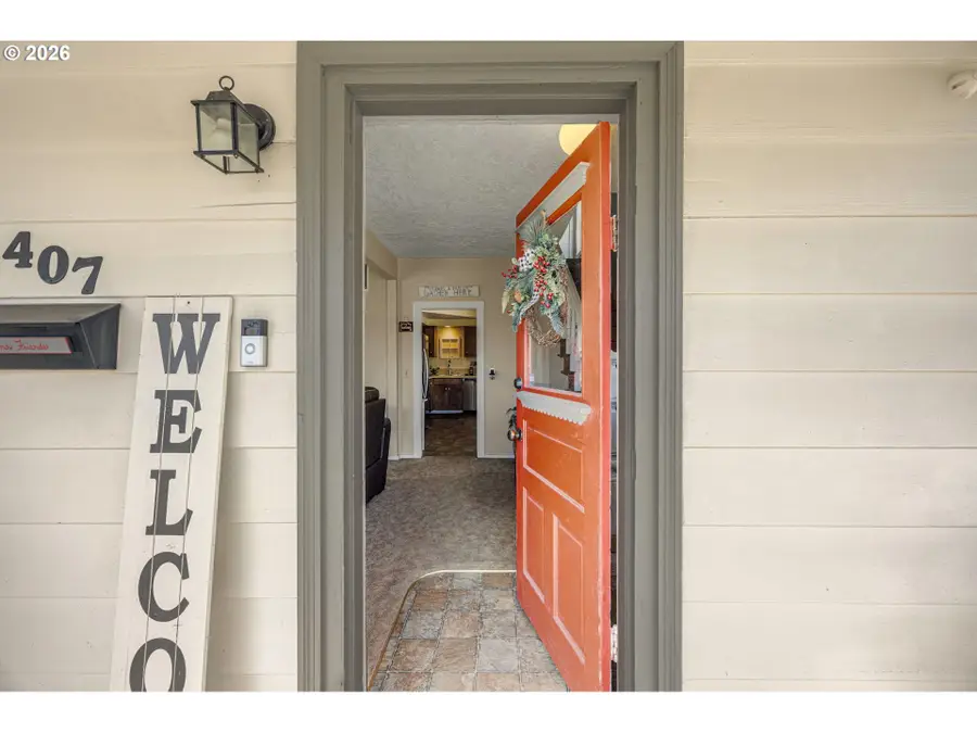 407 N Lincoln St, Newberg, OR 97132 - #2