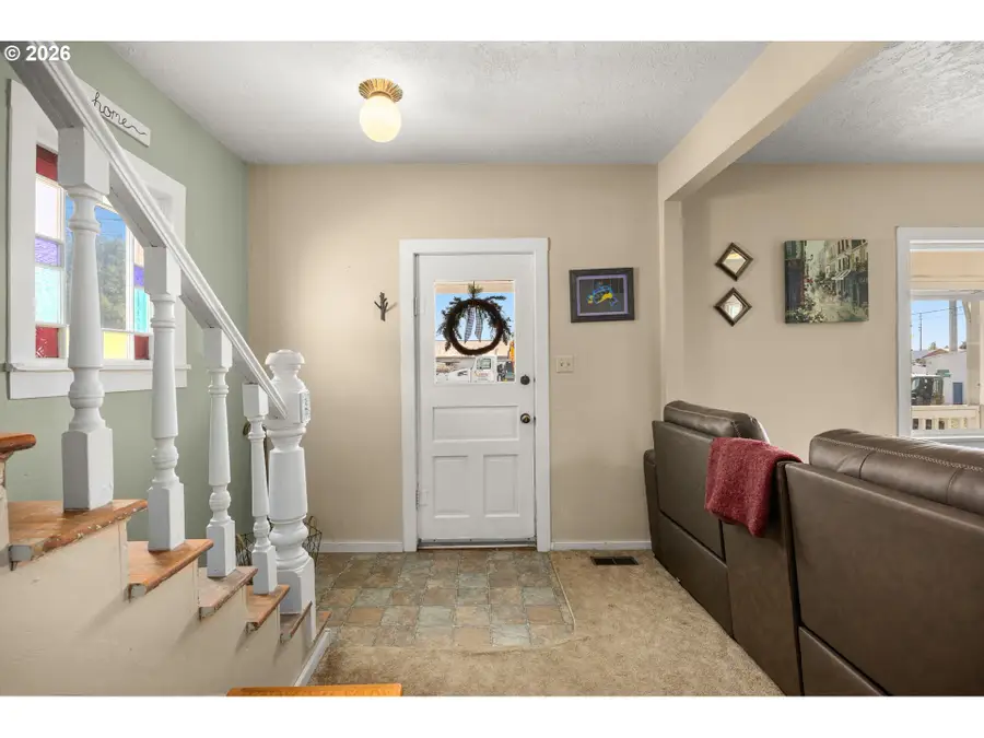 407 N Lincoln St, Newberg, OR 97132 - #3