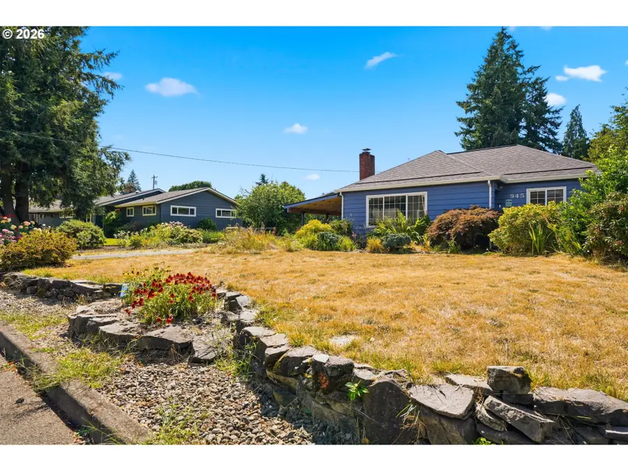 945 N Juniper St, Canby, OR 97013 - #2