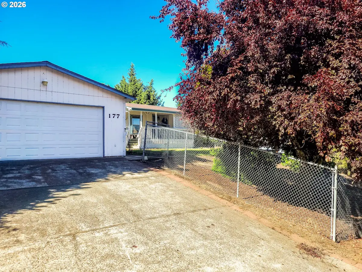 177 W Angela Ct, Roseburg, OR 97471 - #1