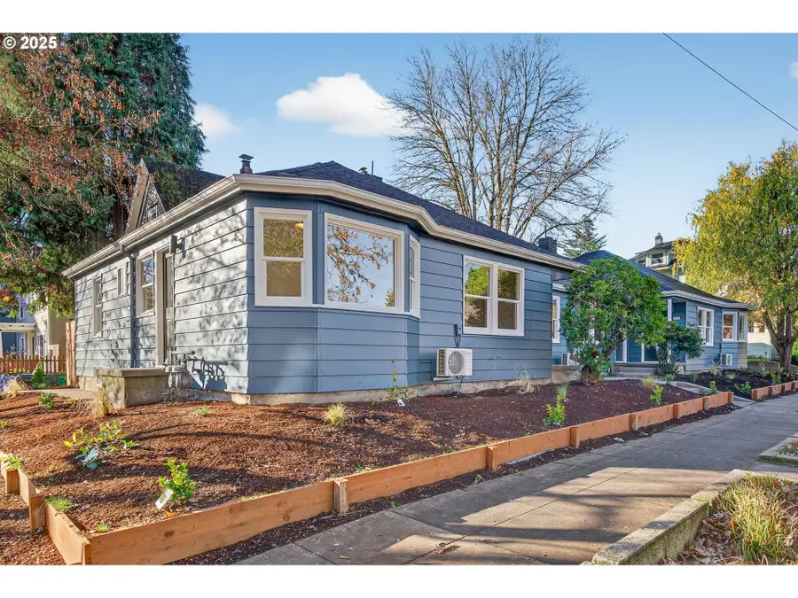 2938 SE Washington St, Portland, OR 97214 - Image #3