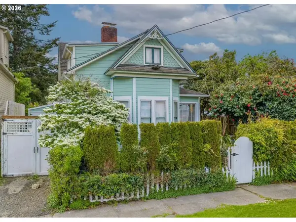 567 S 6th St, CoosBay, OR 97420