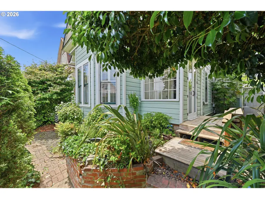 567 S 6th St, Coos Bay, OR 97420 - #3