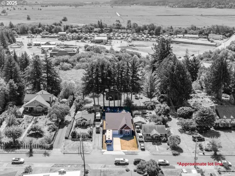 547 W 4th St, Coquille, OR 97423 - Image #2