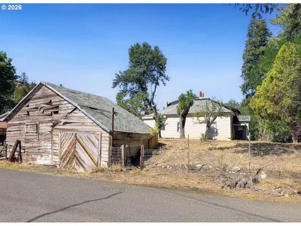 100 W Bridge Rd, CanyonCity, OR 97820