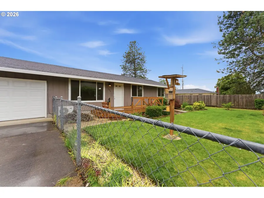 335 N 17th St, Saint Helens, OR 97051 - #3