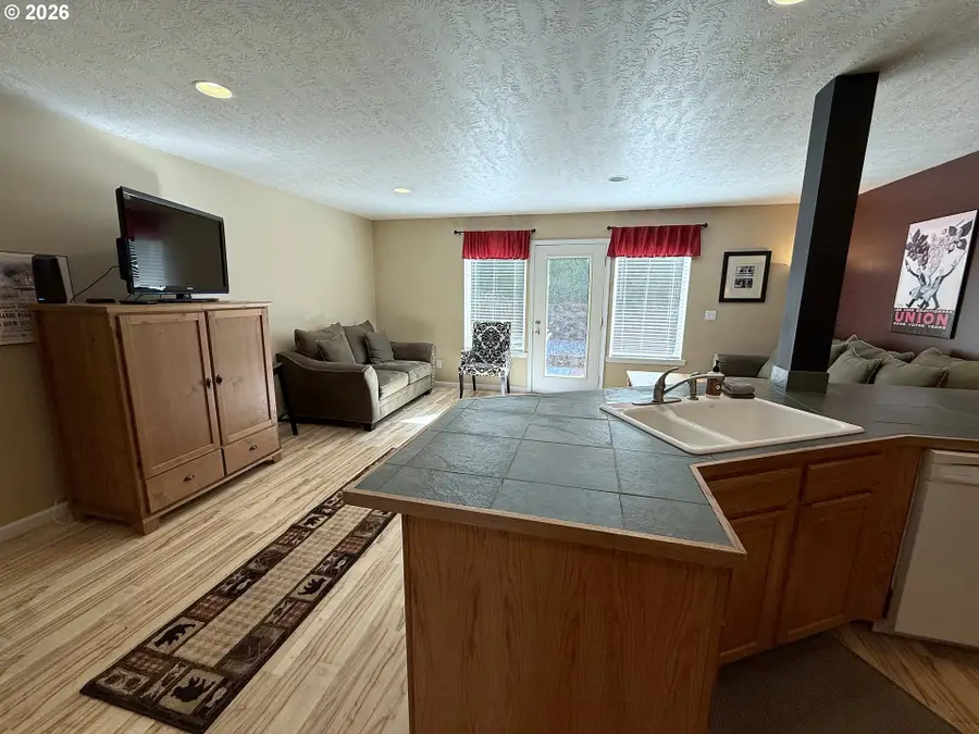 1027 Wasco St, Hood River, OR 97031 - #3