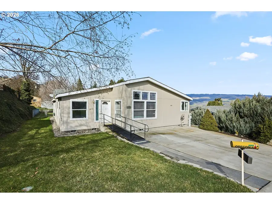 1213 Verdant St, Chenoweth, OR 97058 - #2