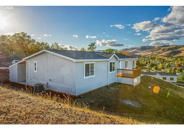 220 Deschutes Ln, Roseburg, OR 97471