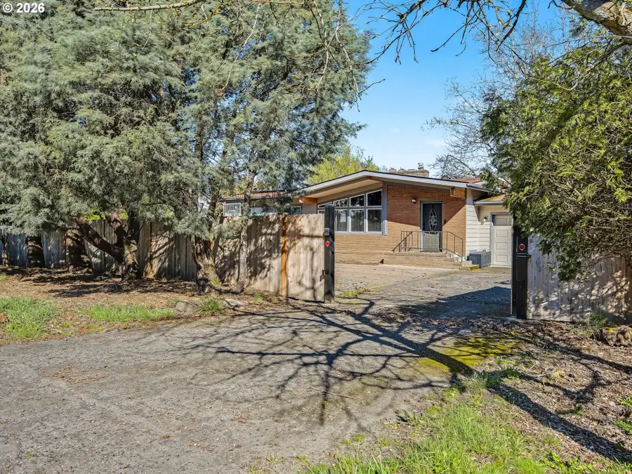 907 SW Halsey St, Troutdale, OR 97060 - #3