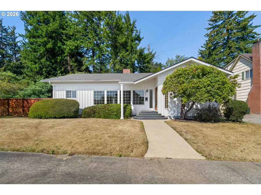 655 S 12th Ct, Coos Bay, OR 97420 - #2