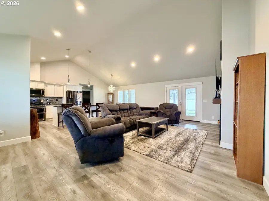 416 SW Desert Sky Dr, Hermiston, OR 97838 - #3