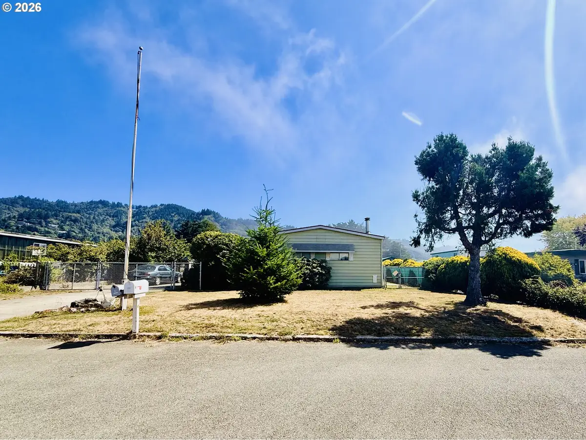 15965 Bay View Dr, Brookings, OR 97415 - #1
