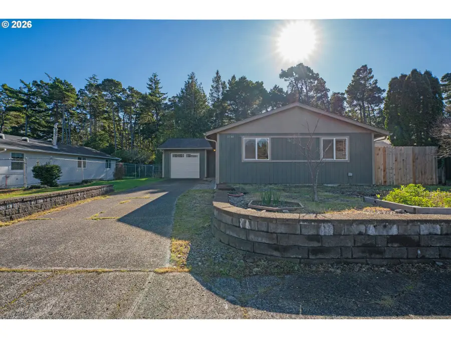 1250 34th Pl, Florence, OR 97439 - #2