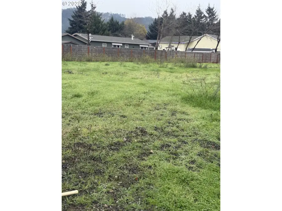 480 SE Woody Ct, Myrtle Creek, OR 97457 - Image #2