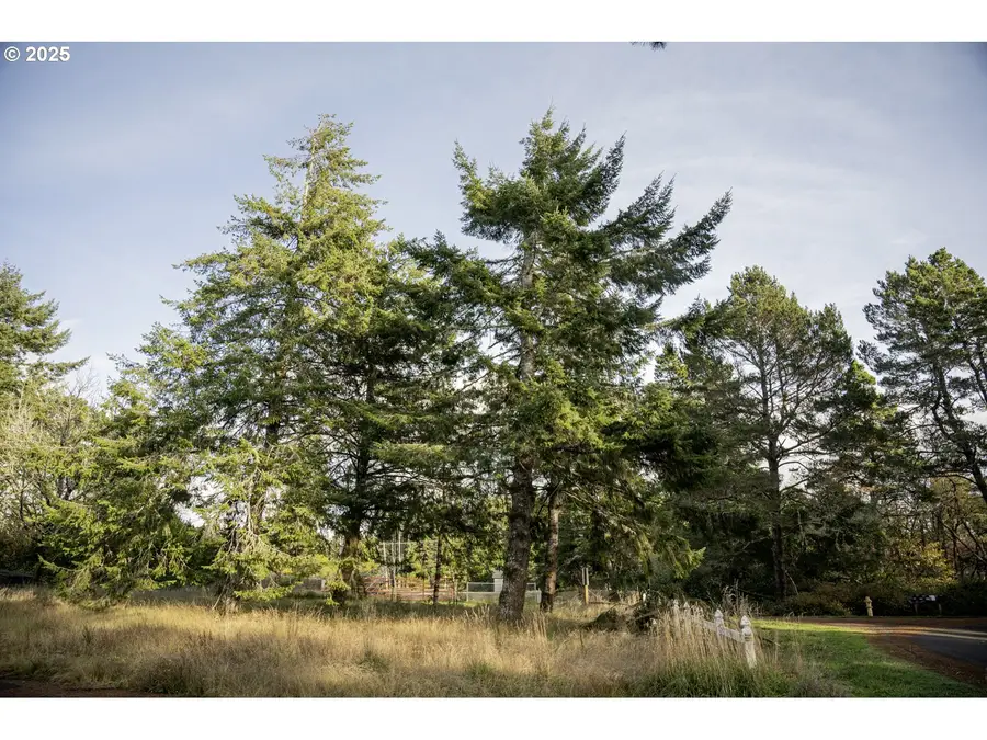 5425 Bay Berry Dr, Florence, OR 97439 - Image #2