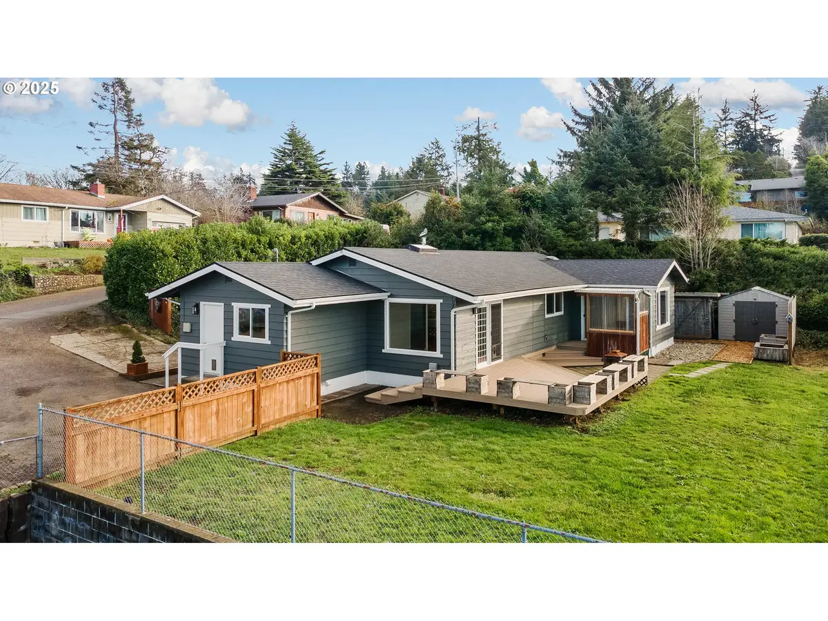 315 Harbor View Dr, Coos Bay, OR 97420 - Image #1